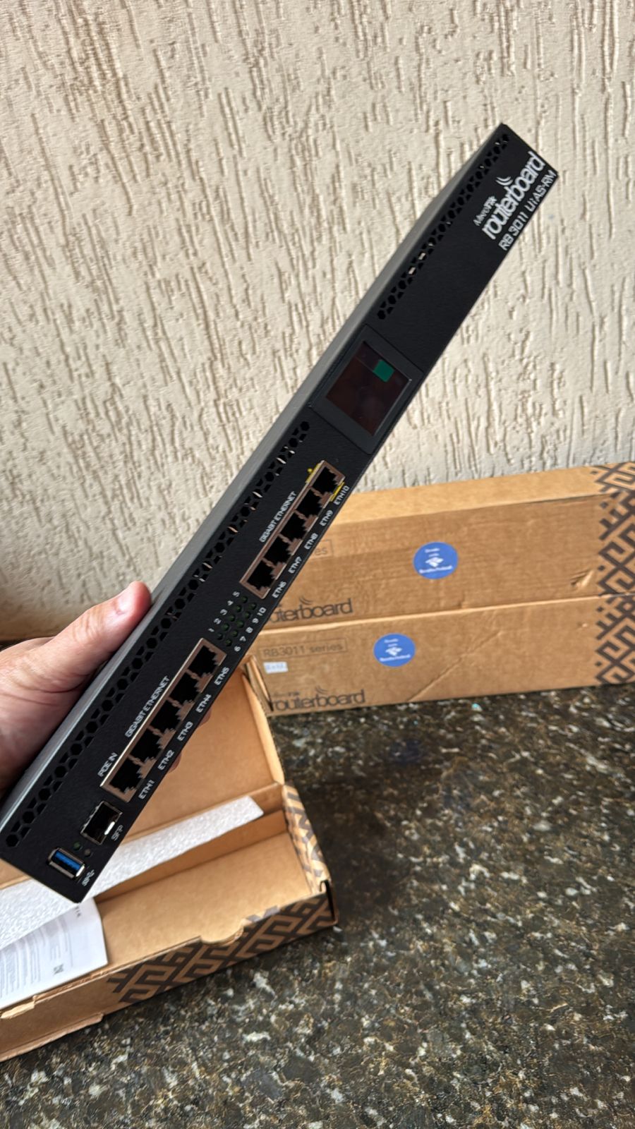 SWITCH MIKROTIK RB 3011 LITHUANIA-HGF09Z9FCP4/R2///